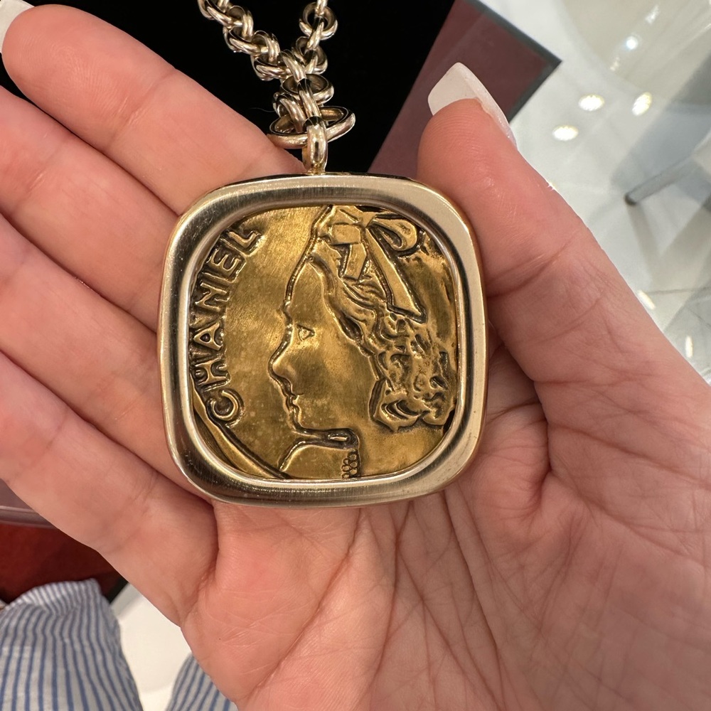 Chanel large CC necklace RARE - Picture 3 of 4
